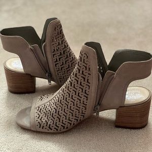 New. Worn just once.Vince Camuto